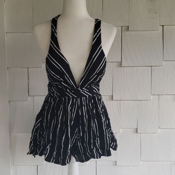 Nwt Selfie leslie Romper - Picture 1 of 11